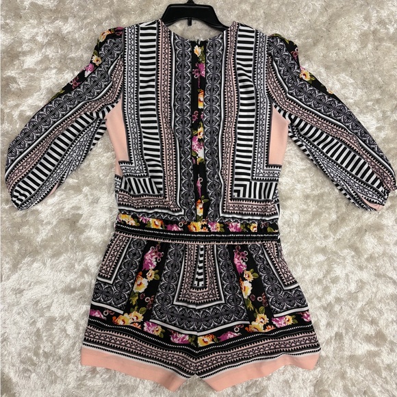 Bisou Bisou Geometric and Floral Patterned Long sleeve Printed romper: Like New - Picture 2 of 6